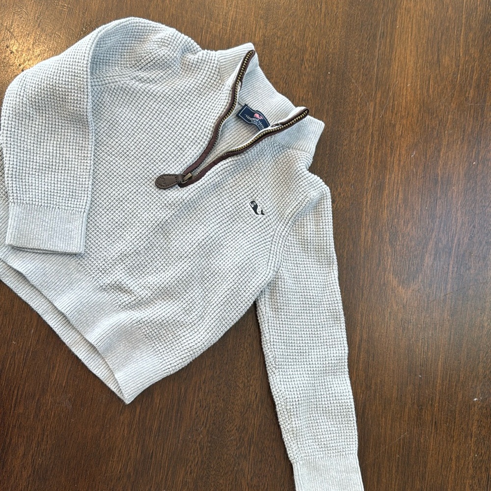 Vineyards wines. Gray 2t quarter zip sweater